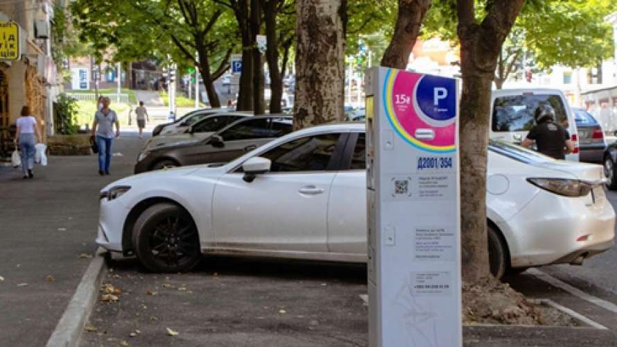 У Дніпрі подорожчають парковки