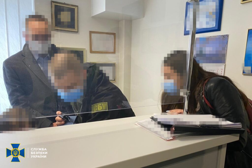 СБУ виявила масштабну схему фальсифікації ПЛР-тестів на коронавірус