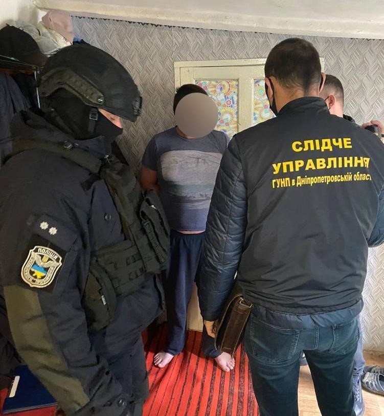 Поліцейські розкрили злочинне угрупування, яке збувало зброю (фото/відео)