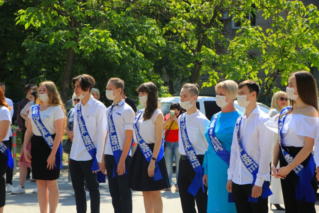 У дніпровських школах відбулось свято останнього дзвоника