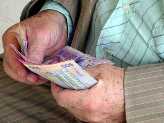 На  Дніпропетровщині стипендію отримали 73 довгожителів