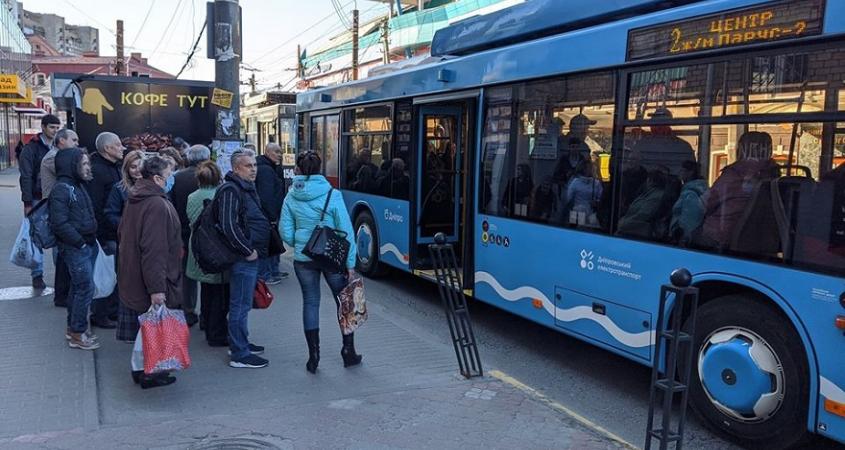 У Дніпрі подовжили дію обмежень у громадському транспорті