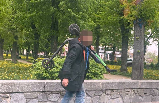 У Дніпрі муніципальний самокат намагався вкрасти чоловік