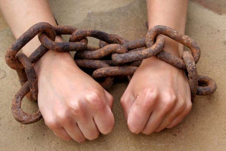 Поліцейські розкрили злочинну групу, яка втягувала людей у трудове рабство 