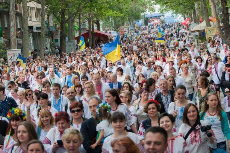 Дніпрян запрошують взяти участь у перфомансі до Всесвітнього Дня вишиванки