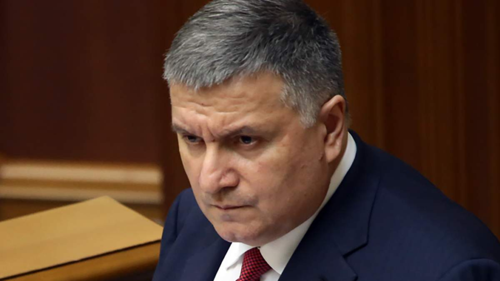 Побитий поліцейський з Дніпра вимагає зустрічі з Аваковим