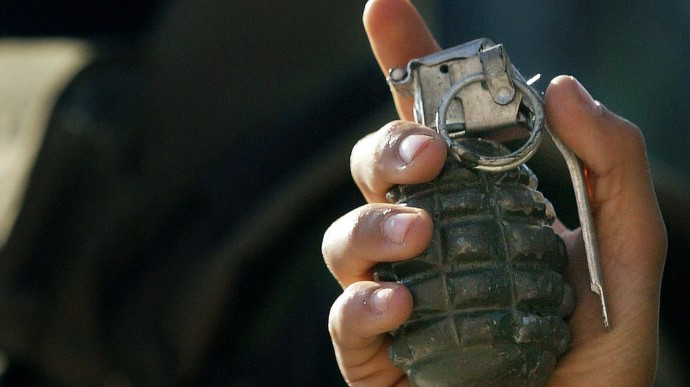 У Дніпрі п’яний чоловік погрожував увірватися в будівлю СБУ з гранатою