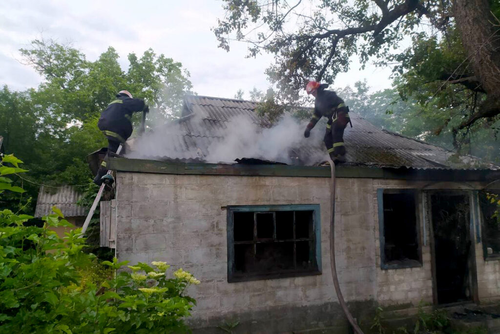 Надзвичайники Дніпропетровщини ліквідували за добу чотири пожежі (фото)