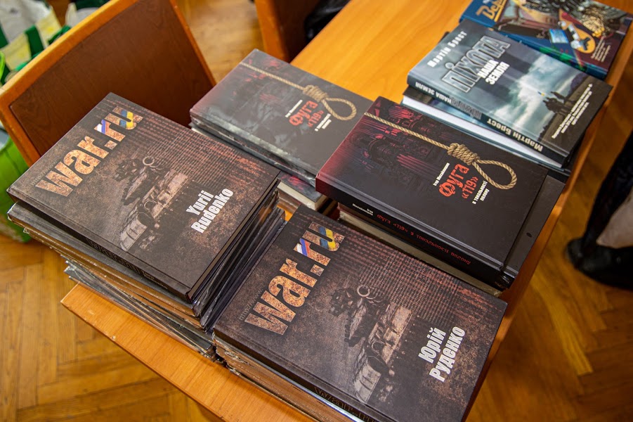 У Дніпрі українські письменники презентували свої нові книги