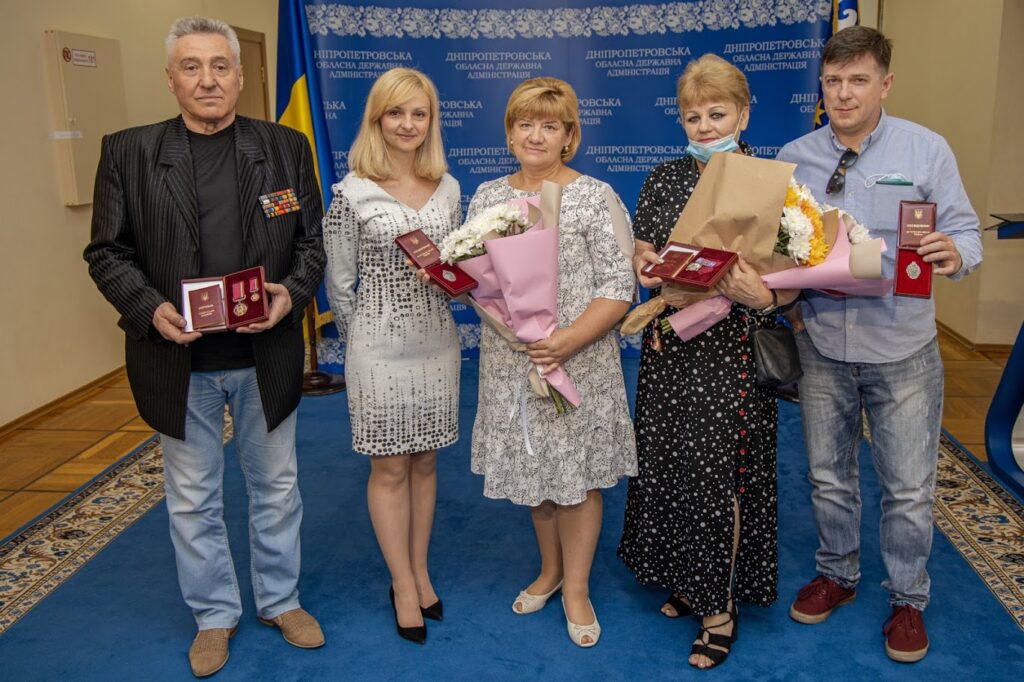 У ДніпроОДА мешканцям регіону вручили державні нагороди
