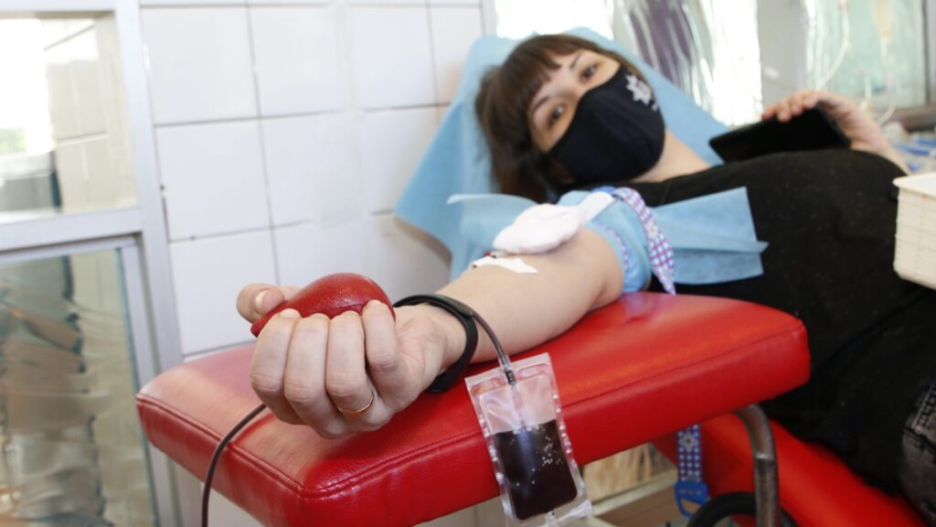 Всесвітній день донора: обласна станція переливання крові щомісяця заготовляє до 700 літрів крові