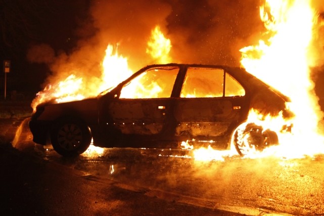 Судитимуть чоловіка, який після сварки спалив авто знайомої