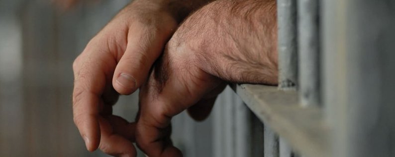 У Дніпрі чоловіка посадять за ґрати на 7 років через вбивство та 12 грабежів