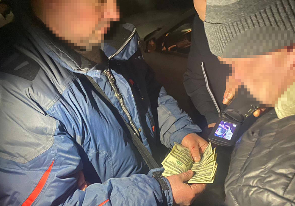 Державне бюро розслідувань відправило в суд справу дніпровського поліцейського-шантажиста та його спільника
