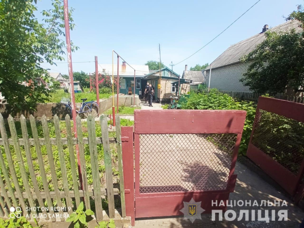 У Синельниковому чоловік зарізав знайомого: його затримала поліція