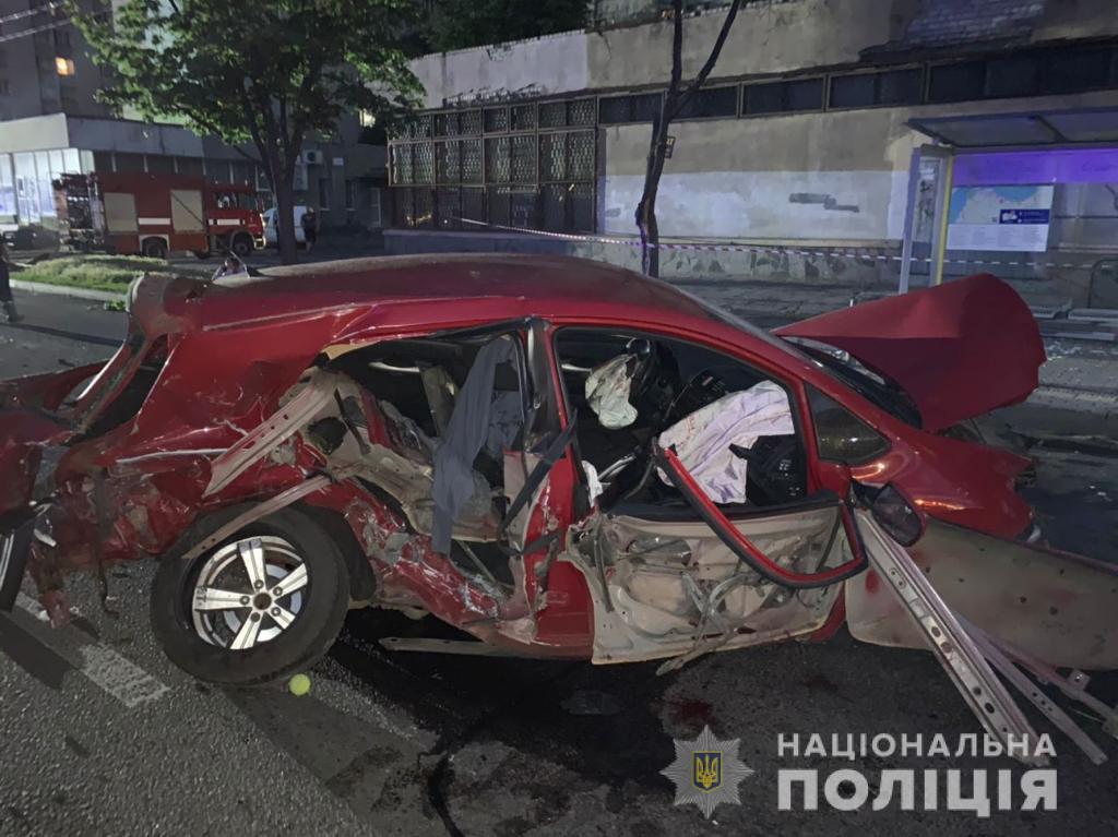 Нічна ДТП у Дніпрі: 30-річна водійка загинула на місці