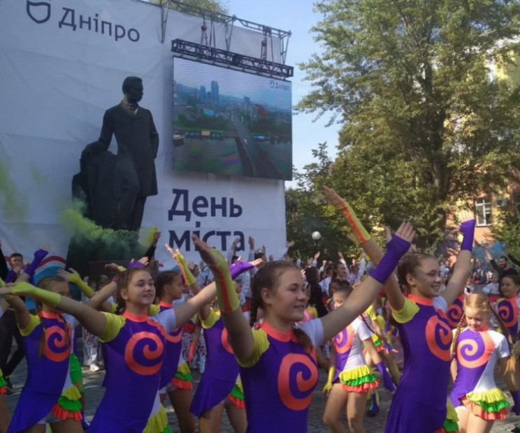 Дніпро за 18 мільйонів відсвяткує День міста з Дорофеєвою, Топольським та Joachim Garraud