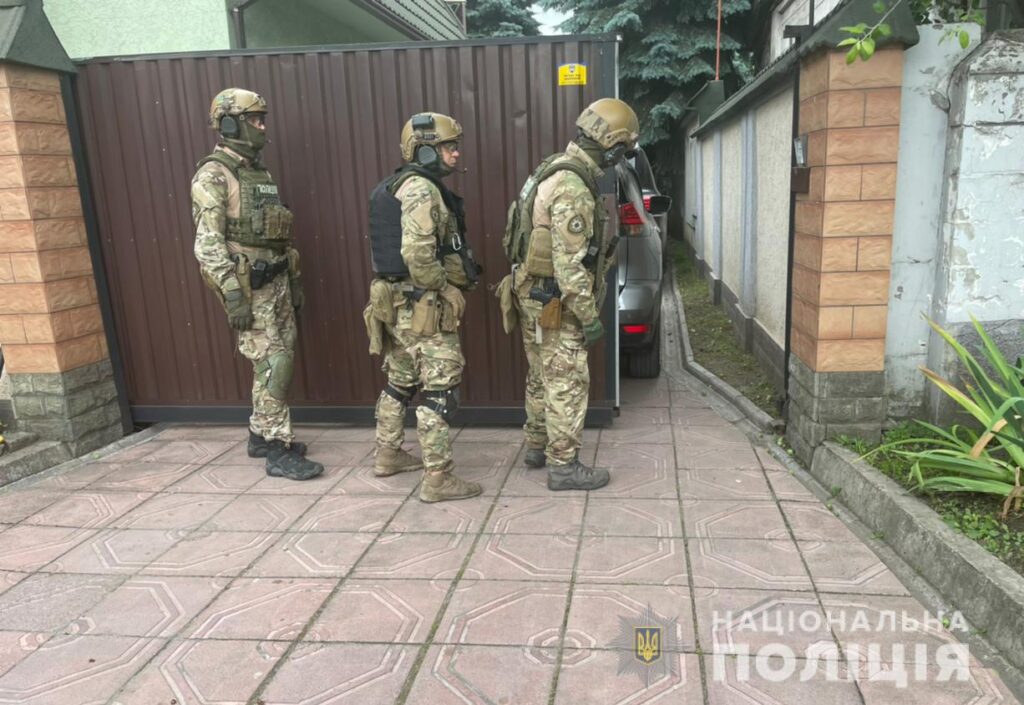 У Кам’янському поліцейські затримали вбивцю, який 13 годин погрожував самогубством