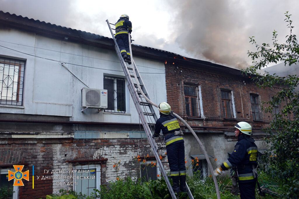 Кого та як рятували надзвичайники Дніпропетровщини під час пожеж 6-5 липня?