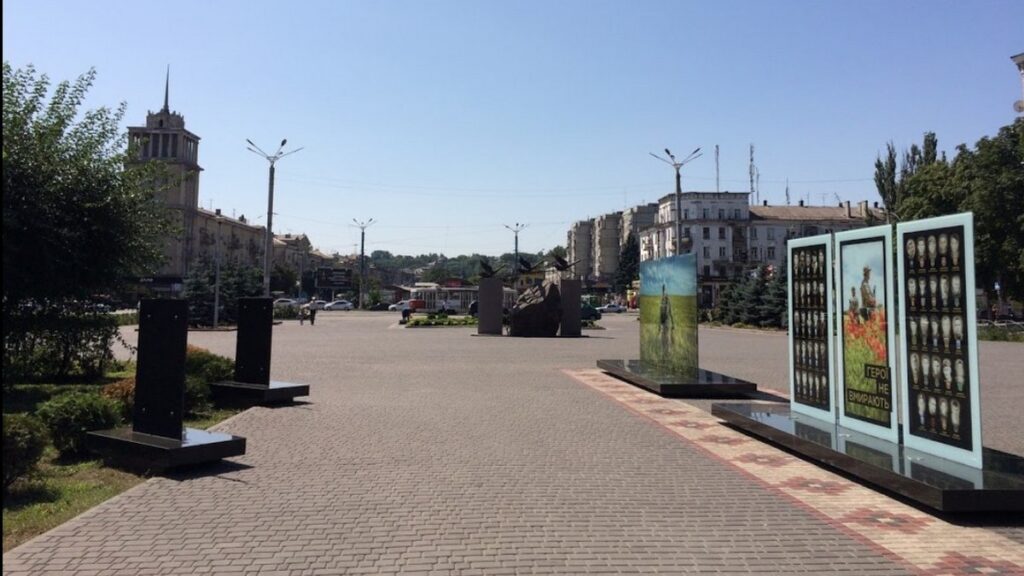 У Кам’янському вандали пошкодили Меморіал загиблим воїнам АТО