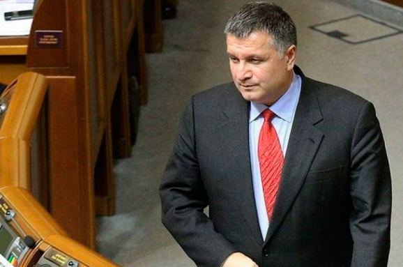 Дніпрянин вважає, що його скарги могли привести до відставки Авакова