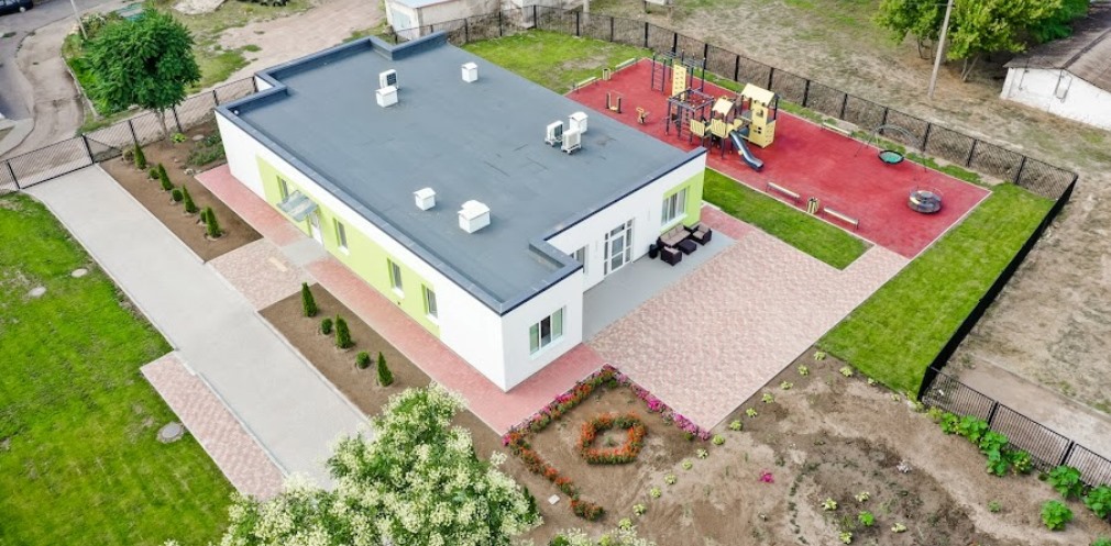 У новозведеному будинку для сиріт у Покрові виховуються 10 дітей