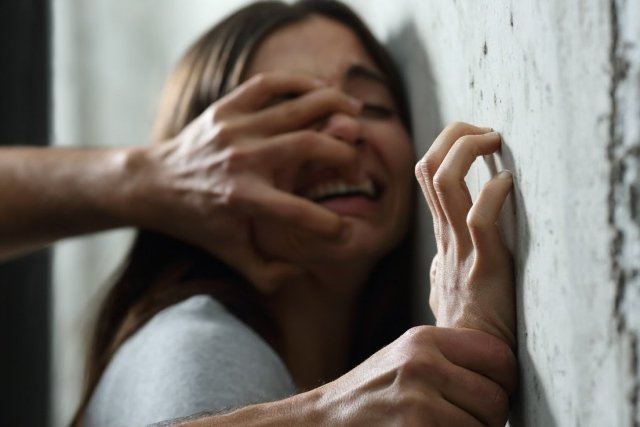 У Кам’янському заарештували батька, який ґвалтував 5 років своїх трьох доньок