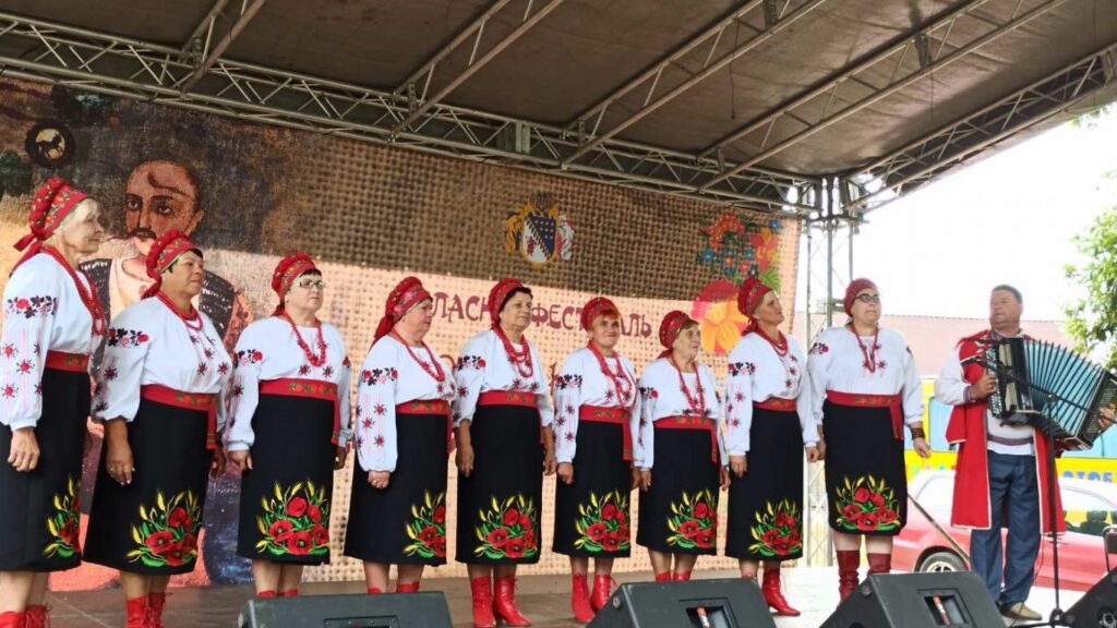 Мелодійна спадщина: співців Дніпропетровщини відзначили грамотами облради