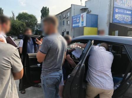 На Дніпропетровщині керівник підприємства підозрюється у підкупі посадовця