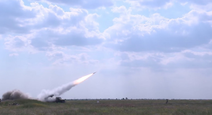 Космічне підприємство Дніпра на Миколаївщині випробовувало нові реактивні снаряди для “Градів”