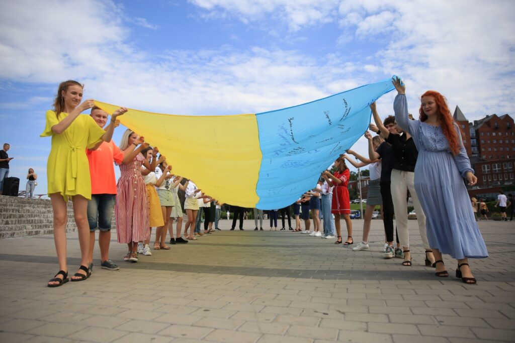 Молодь Дніпра долучилася до Всеукраїнської акції “Єднаймо молодь”