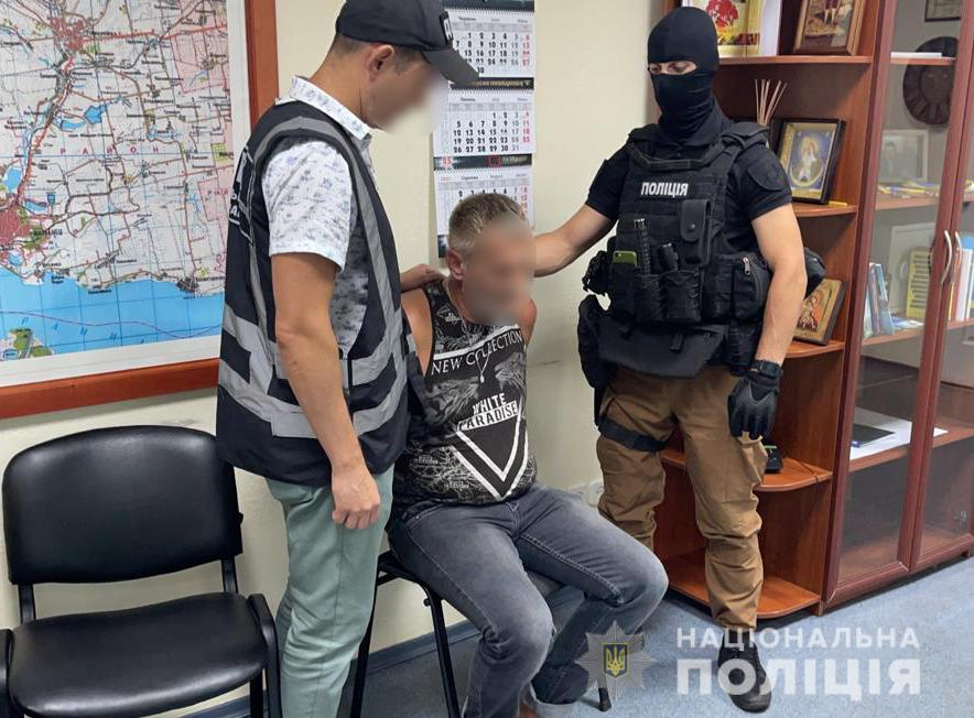 У Нікопольському районі група осіб, що продавала наркотичні речовини, намагалася підкупити правоохоронців