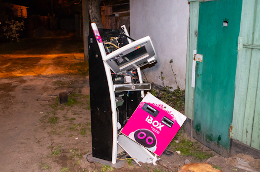 У Дніпрі за добу пограбували два платіжні термінали