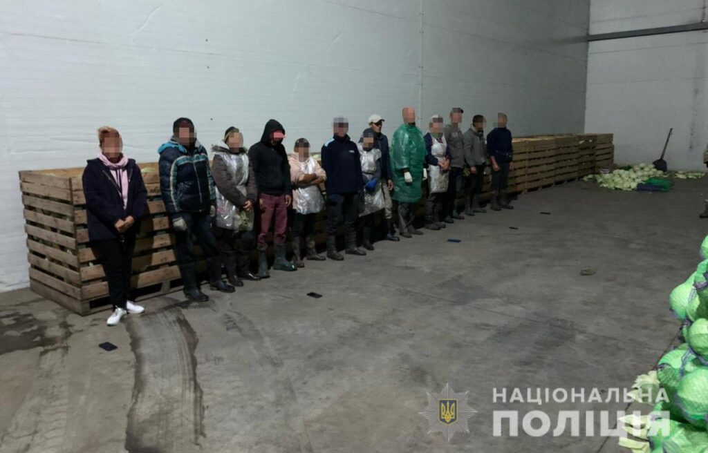 На Дніпропетровщині у трудовому рабстві тримали більше півсотні громадян