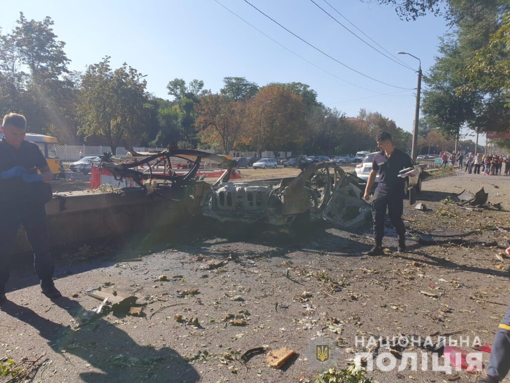 На одному з проспектів Дніпра підірвали автівку, загинуло двоє