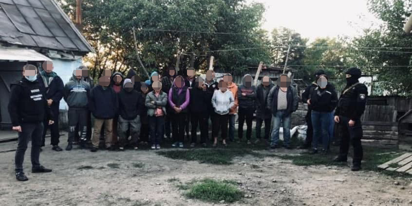 Агрофірма на Дніпропетровщині утримувала 120 рабів