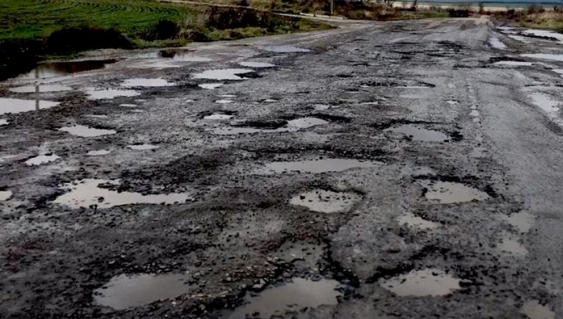 На Дніпропетровщині зловмисниця заробила понад мільйон гривень на обіцянках відремонтувати сільські дороги