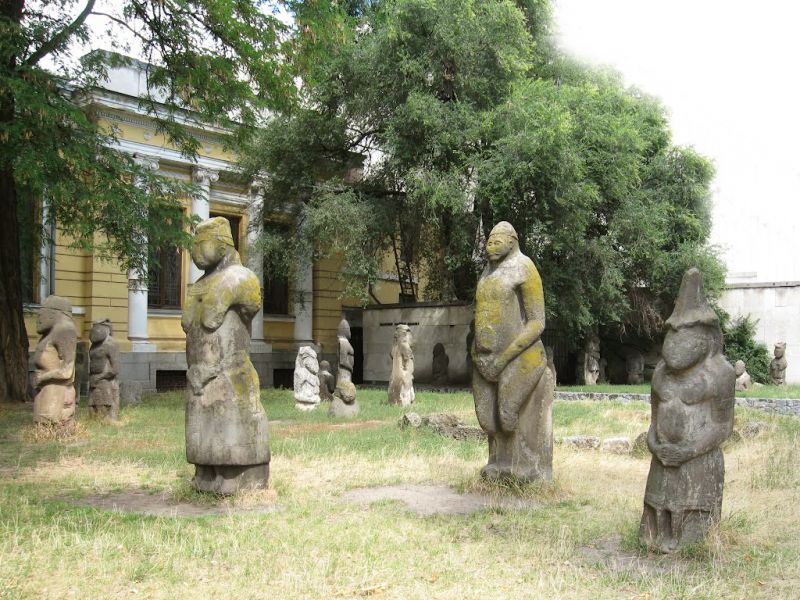 На Дніпропетровщині знов поставлять на «могилах» кам’яних баб