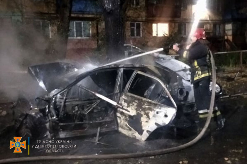 На Дніпропетровщині від удару в аварії згоріло авто, водійка загинула