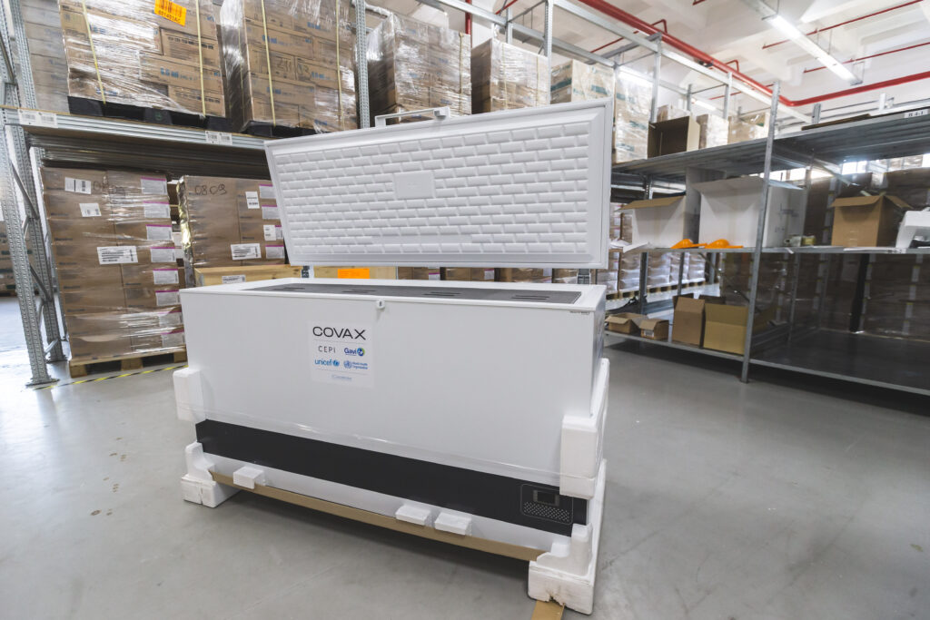 Ультрахолодові морозильники для вакцин від COVID-19 прибули в Україну