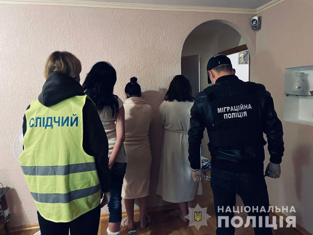 У Дніпрі викрили банду сутенерів та їх працівниць