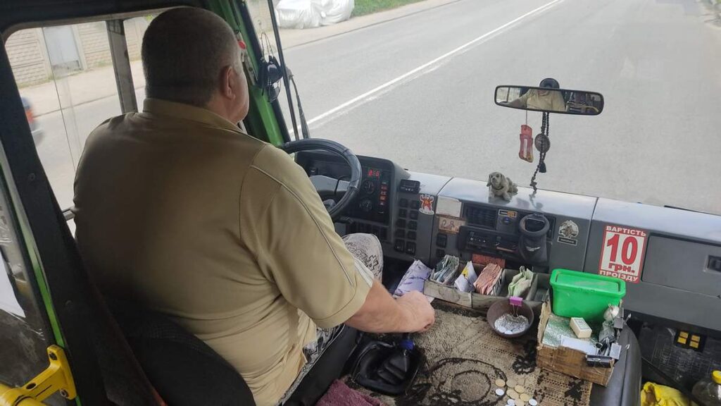 Водії маршруток Дніпра мають працювати у формі єдиного зразку