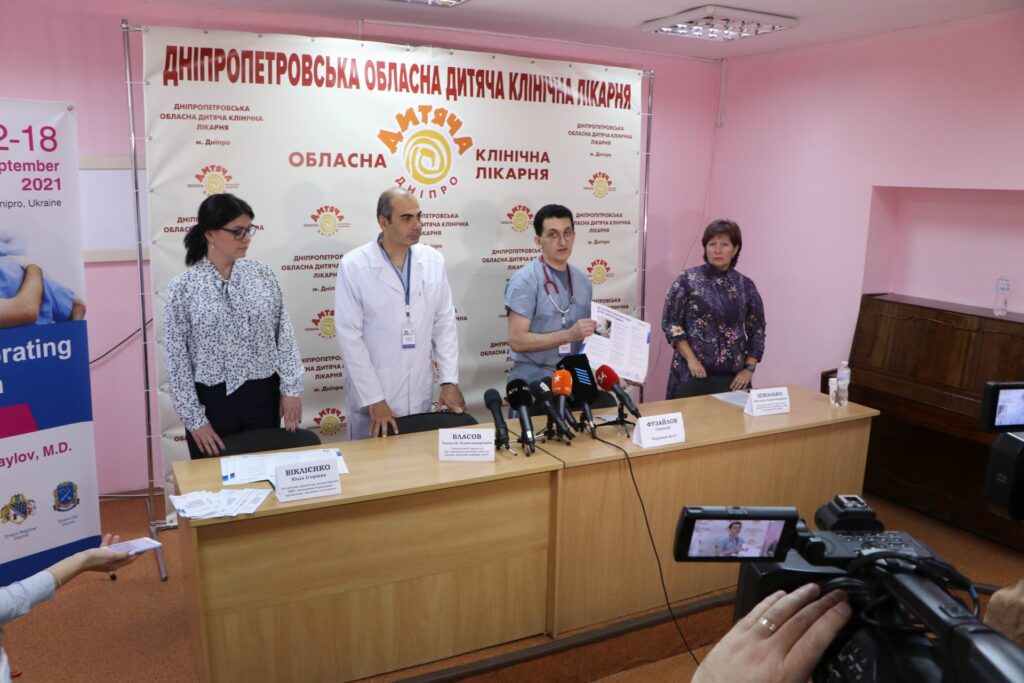 У Дніпрі американські лікарі почали безкоштовно оперувати дітей