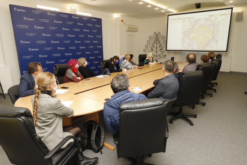 У Дніпровській міській раді історики та архітектори обговорили майбутнє Севастопольського парку
