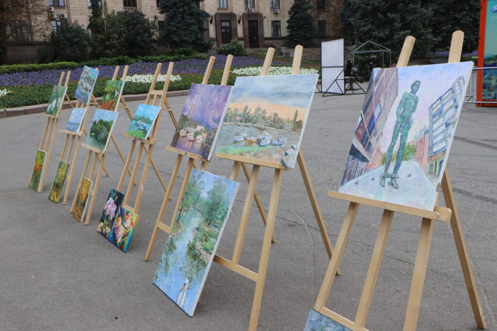 У центрі Дніпра влаштували туристичну виставку