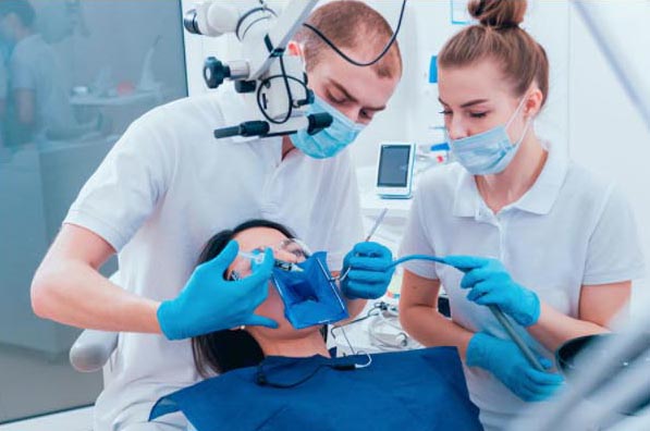В каких случаях нужен микроскоп в стоматологии?