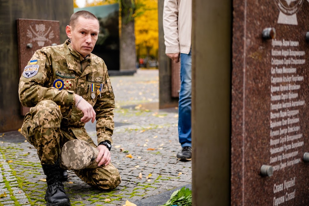Урочиста хода і вшанування Героїв: Дніпропетровщина відзначила День захисників і захисниць України (фоторепортаж)