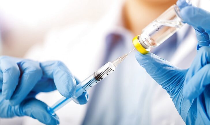 МОЗ затвердило перелік професій, для яких щеплення проти COVID-19 є обов’язковим