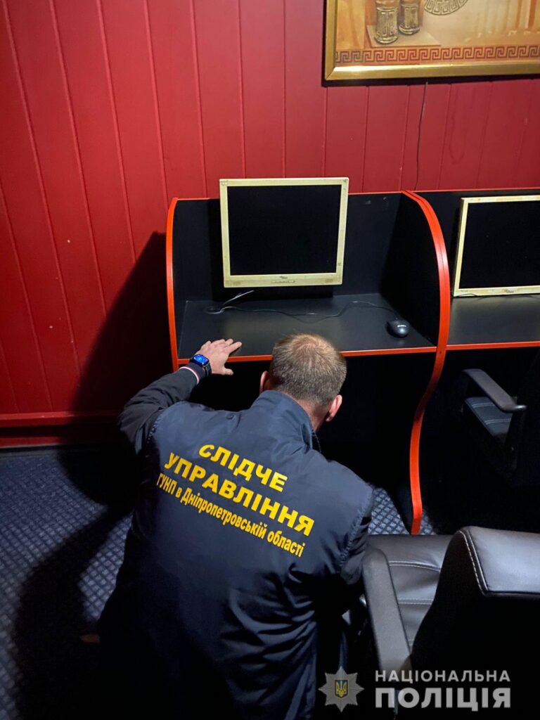 На Дніпропетровщині поліція припинила роботу нелегальних гральних закладів