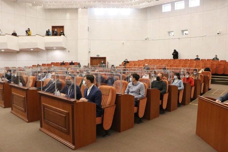 У Дніпрі призупинили будівництво спортбази на Перемозі-6 та перевірять усі заклади на Набережній